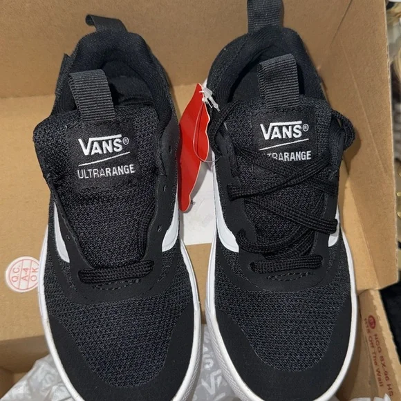 Vans Black and White Sneakers UltraRange Slip-On - Picture 2 of 4